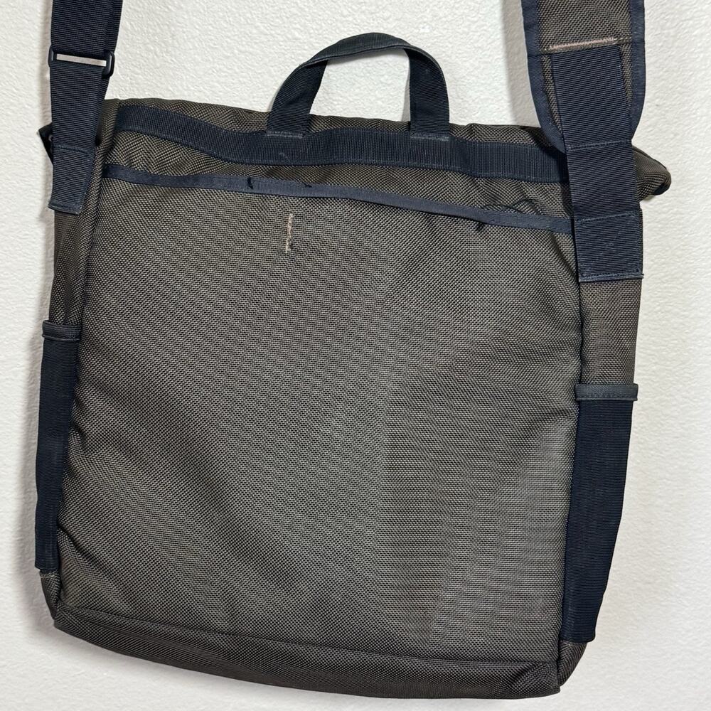 Vintage Patagonia Vertical Mass Crossbody Sling Bag Gray Travel Laptop Messenger - Picture 6 of 15